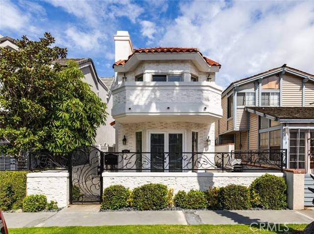 Huntington Beach, CA 92648,415 8th ST