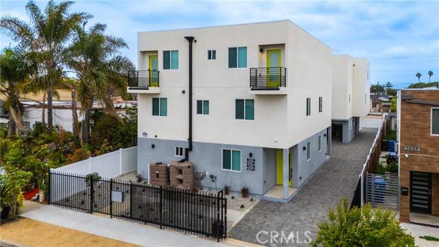 Los Angeles, CA 90047,1643 W 82nd ST
