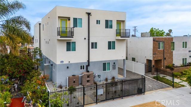 Los Angeles, CA 90047,1643 W 82nd ST