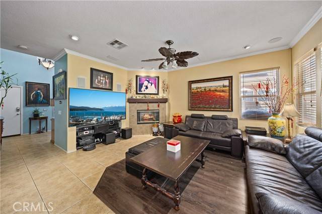 Saugus, CA 91350,28314 Roman CT