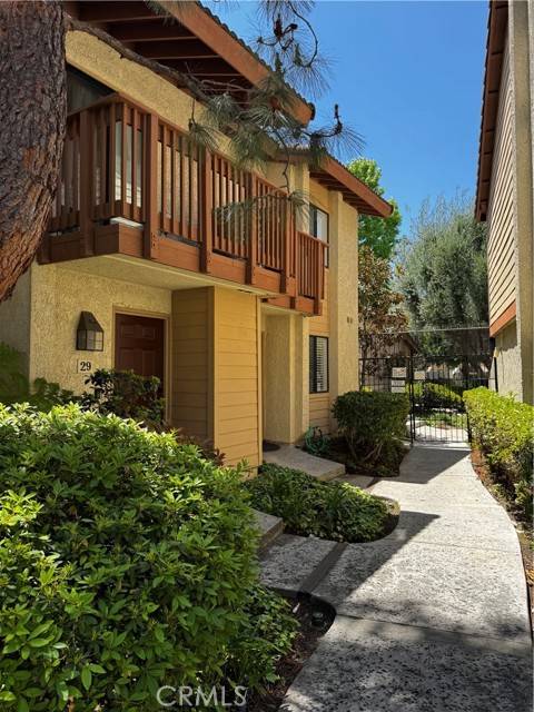 Woodland Hills, CA 91367,5760 Owensmouth AVE 28