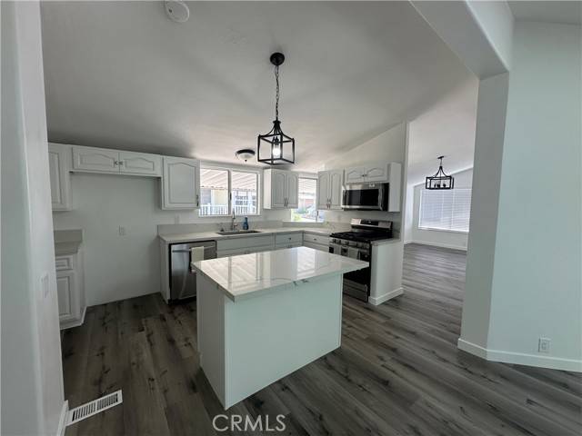 Lake Forest, CA 92630,24001 Murilands BLD 25