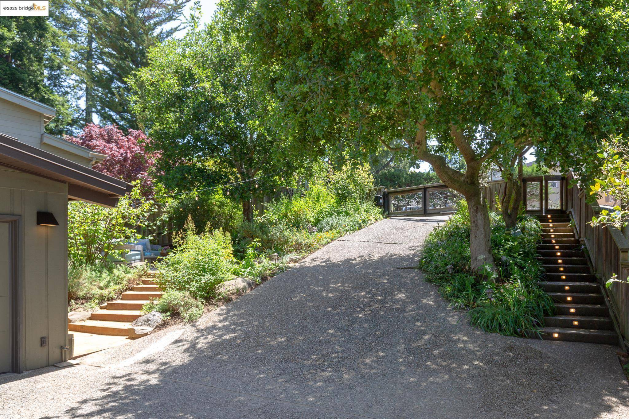 Oakland, CA 94611,20 Ascot Ct