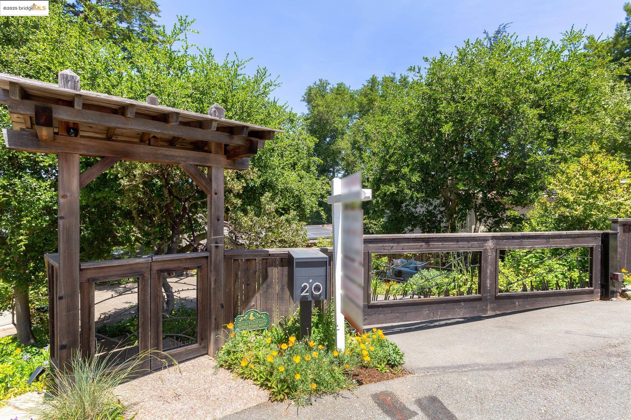 Oakland, CA 94611,20 Ascot Ct