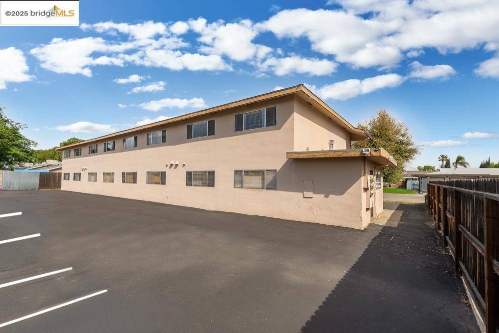 Tracy, CA 95376-3256,1510 W 12th