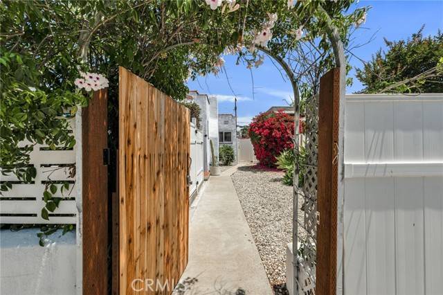 North Hollywood, CA 91601,5516 Willowcrest AVE