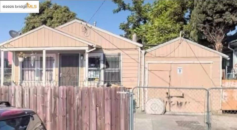 Oakland, CA 94603,9820 B St