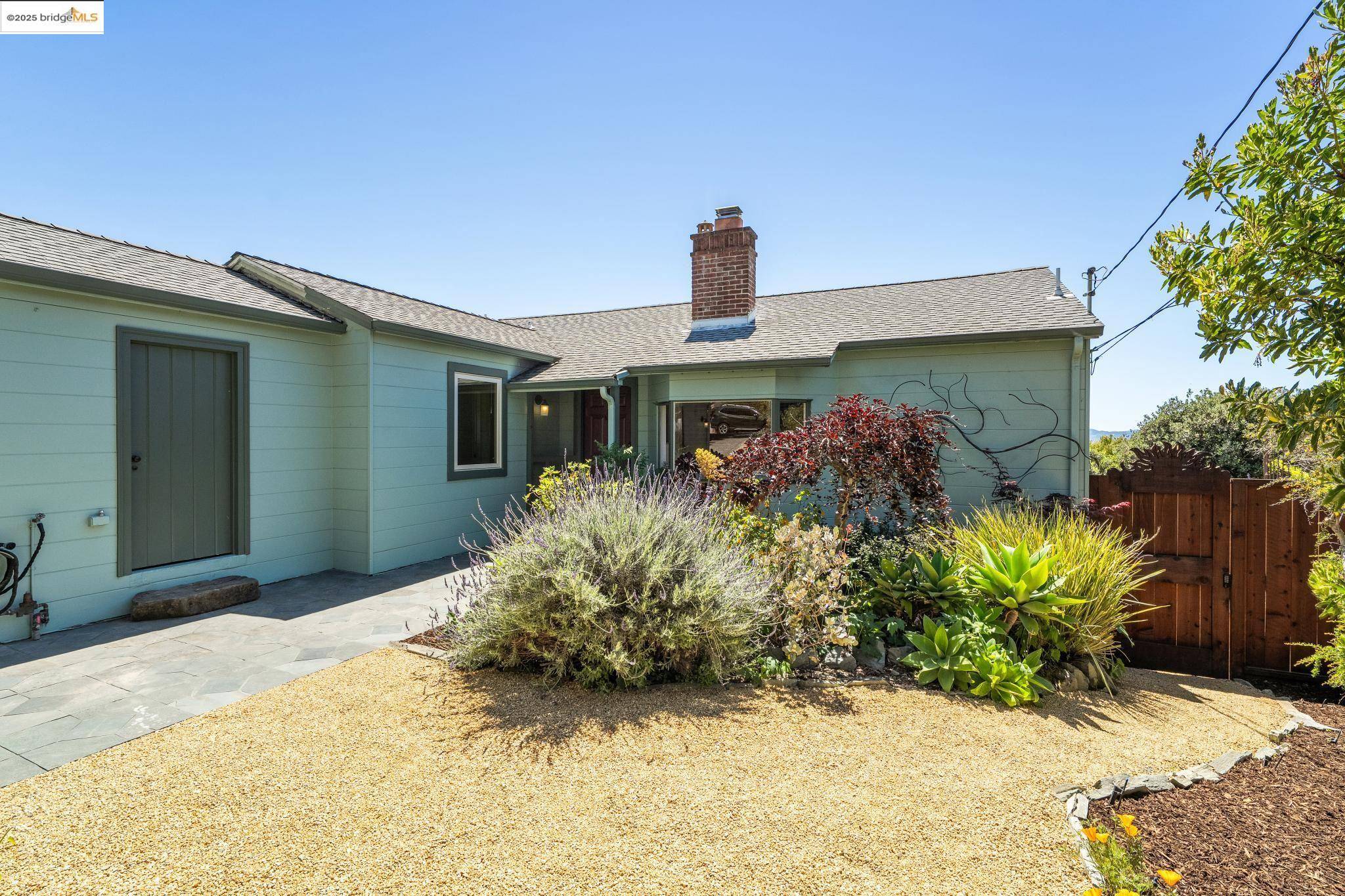 El Cerrito, CA 94530,917 Avis Dr