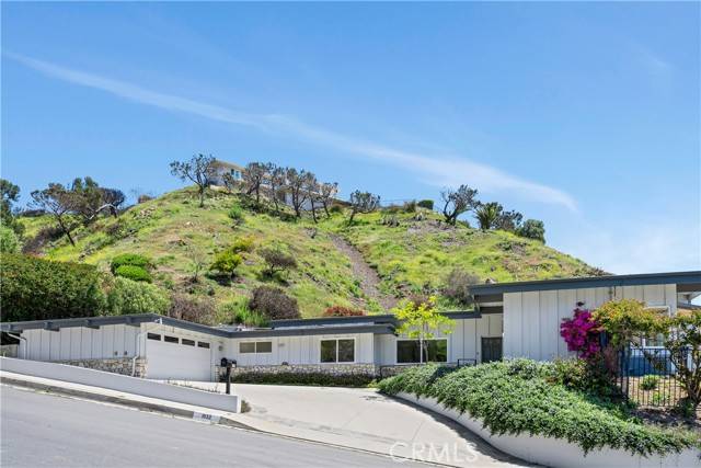 Pacific Palisades, CA 90272,1032 Enchanted WAY