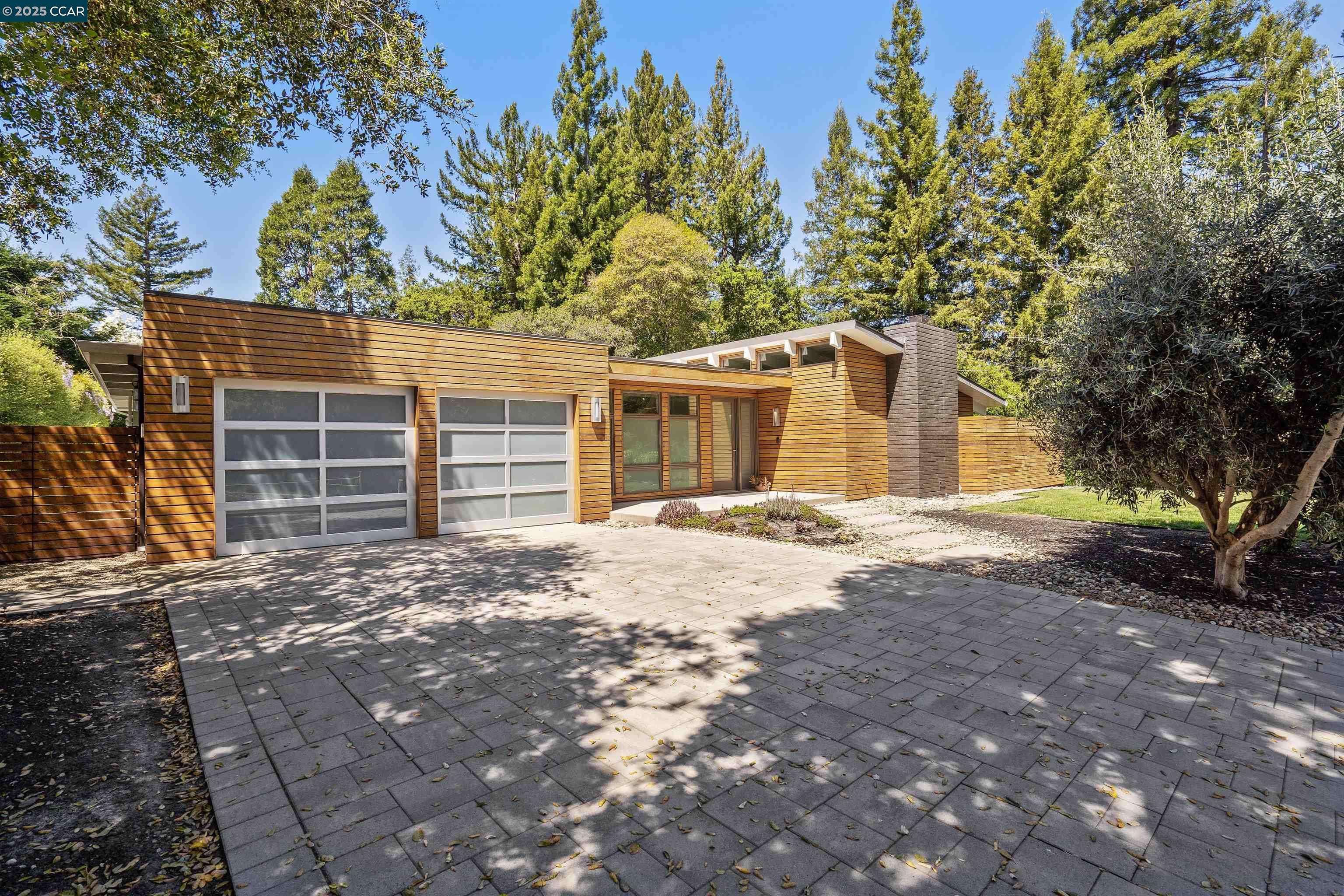 Orinda, CA 94549,18 Lavenida Dr
