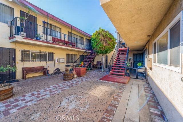 Long Beach, CA 90805,219 E Artesia BLD