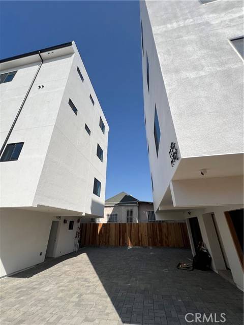 Los Angeles, CA 90006,1128 Ardmore