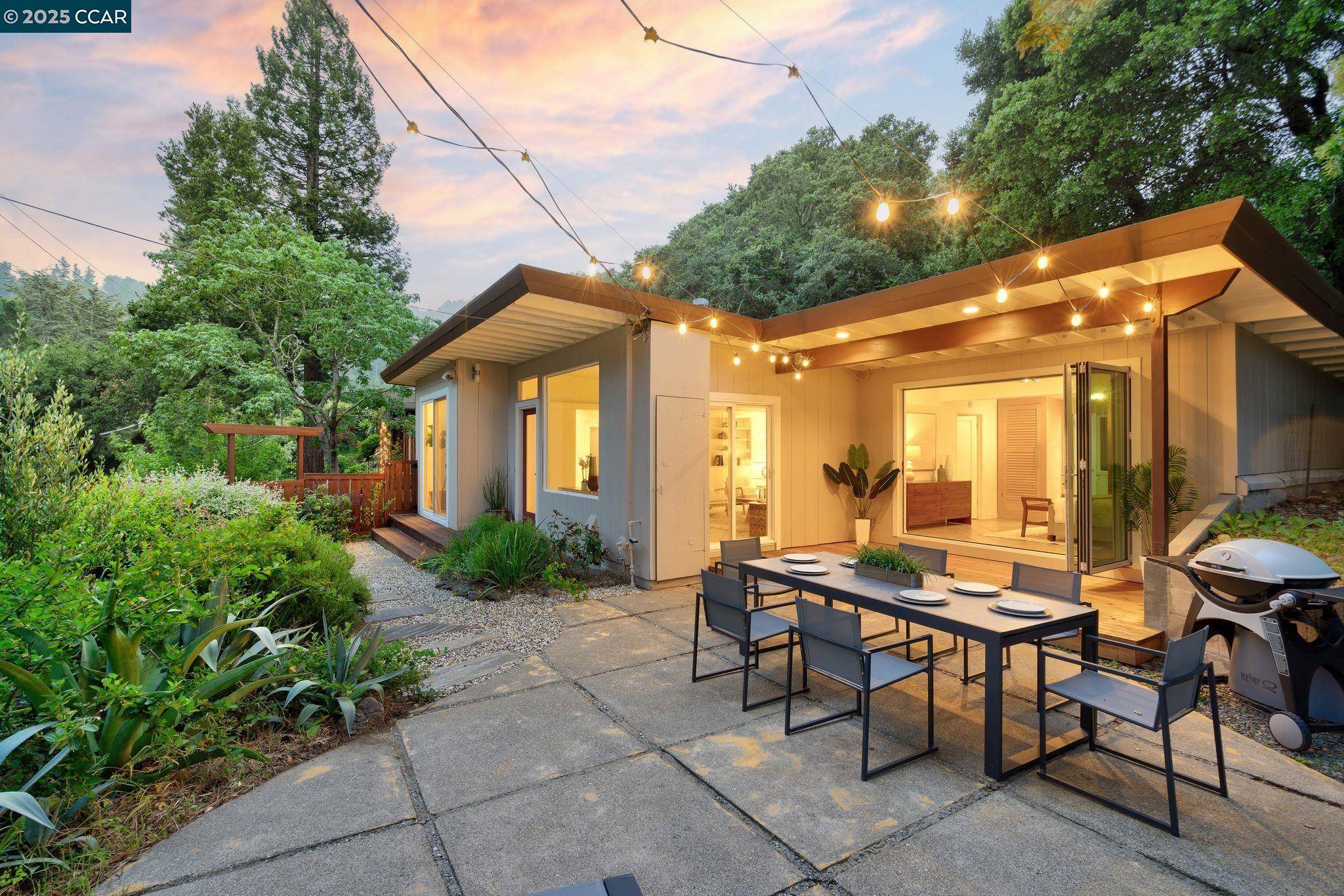 Orinda, CA 94563,327 El Toyonal