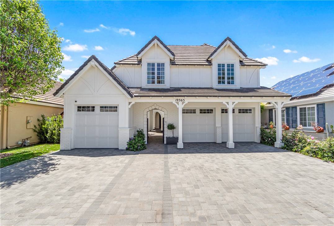 Huntington Beach, CA 92648,19365 Woodlands DR