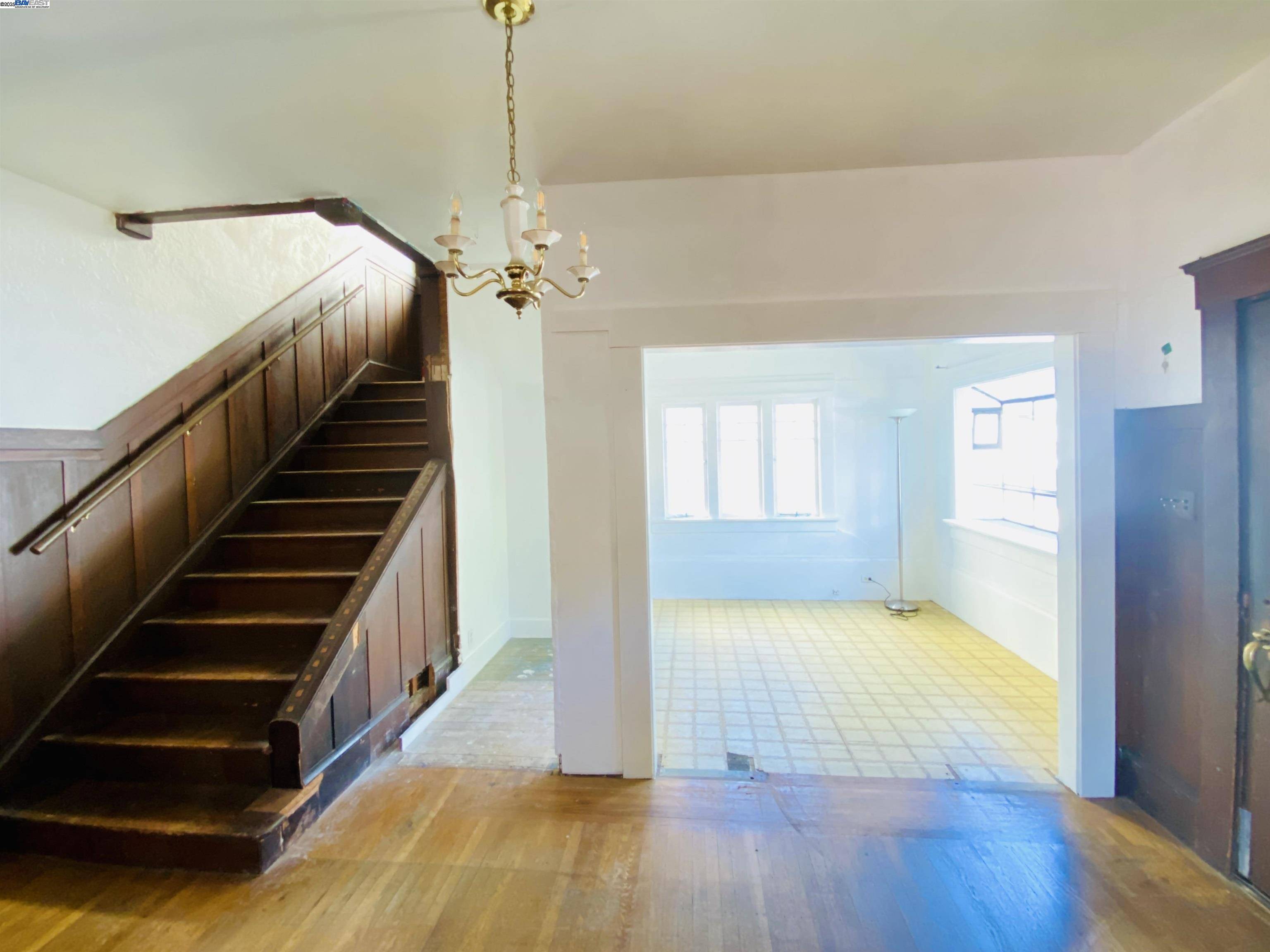 Oakland, CA 94610,225-227 Orange ST
