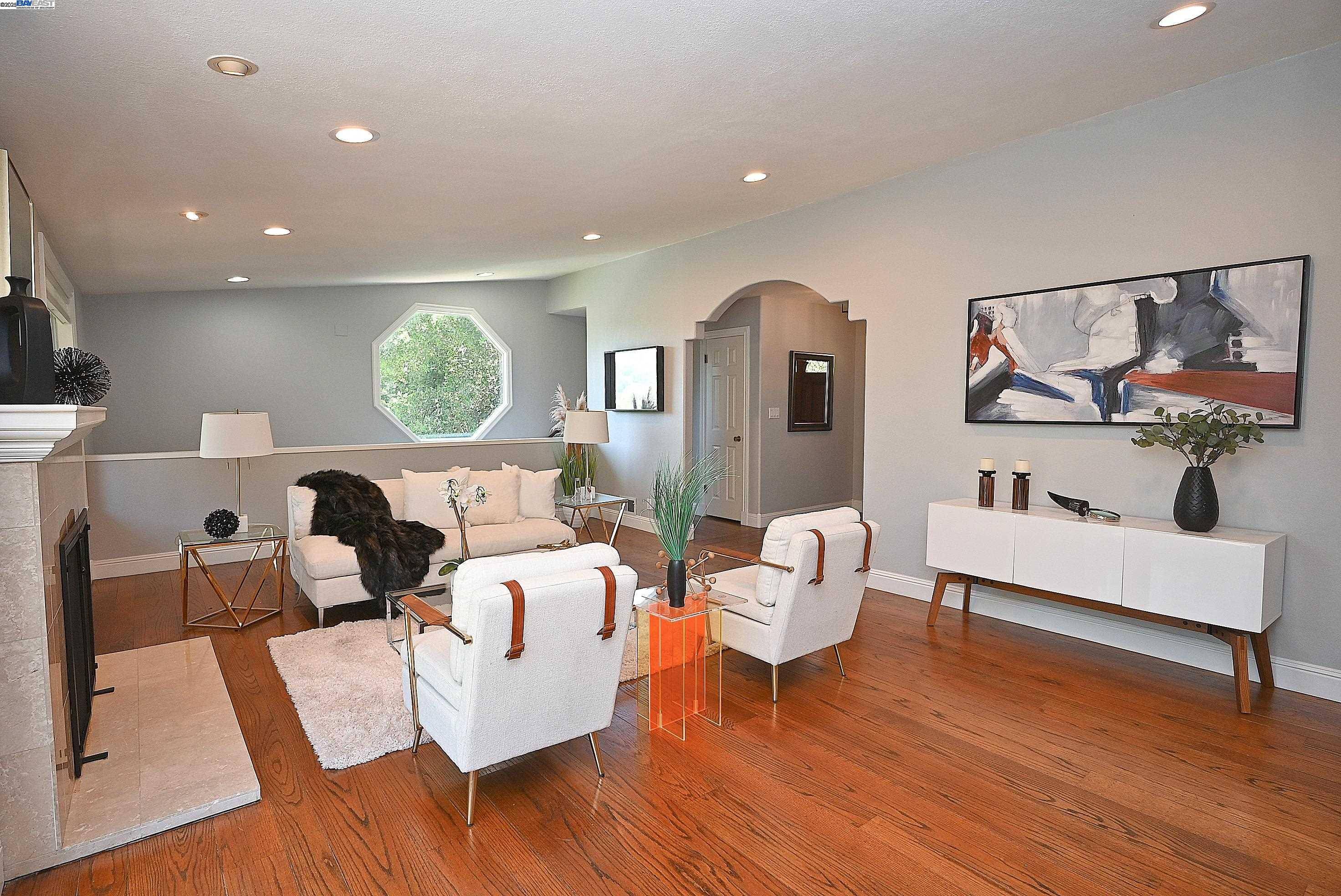 Orinda, CA 94563-1950,38 Saint Stephens Dr.