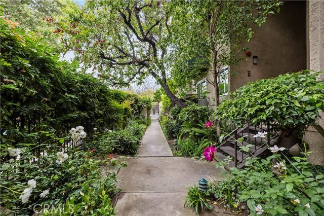 Van Nuys, CA 91405,7439 Woodman Ave. 35