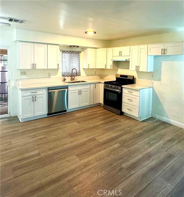 Ontario, CA 91764,418 N Berlyn AVE