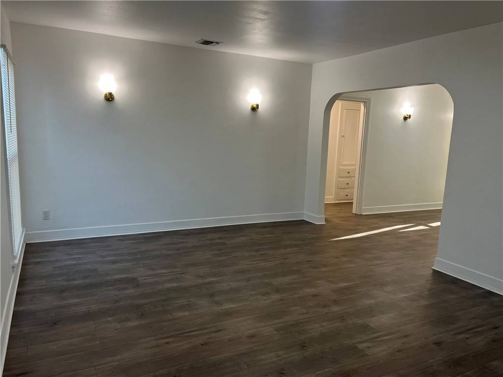 Tujunga, CA 91042,10322 Plainview AVE