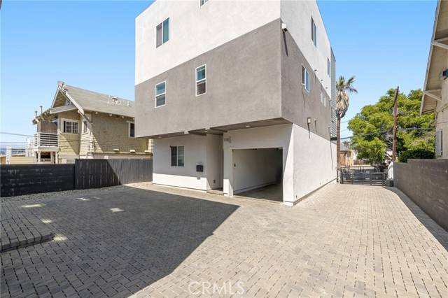 Los Angeles, CA 90006,1143 Irolo ST