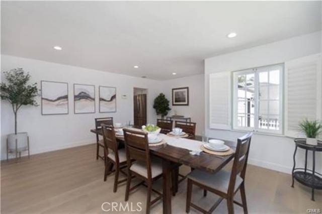 Encino, CA 91316,5840 White Oak AVE