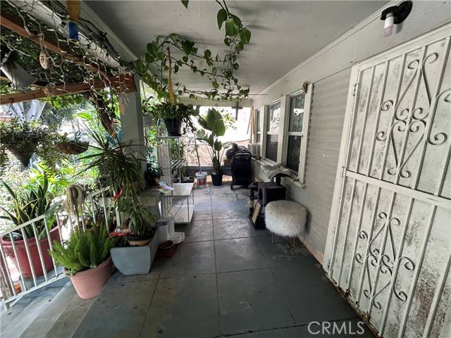 Los Angeles, CA 90011,1212 E 54th ST