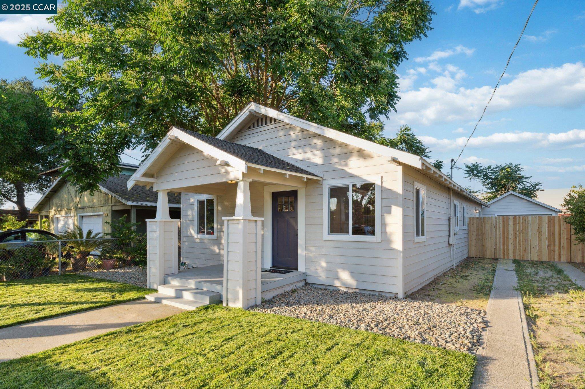 Oakdale, CA 95361,325 N 3rd Ave