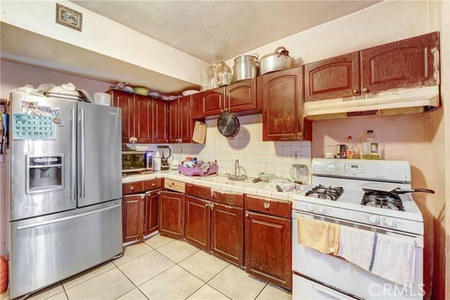 Los Angeles, CA 90011,1132 E 53rd ST
