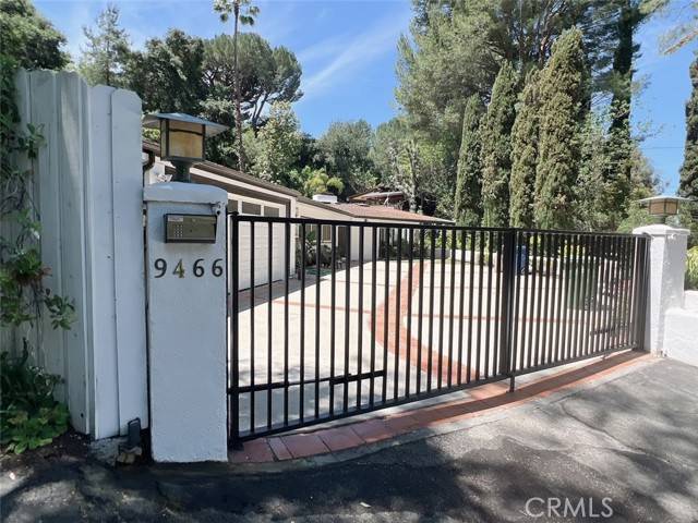 Beverly Hills, CA 90210,9466 Hidden Valley PL