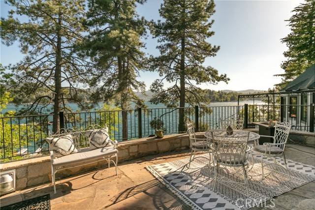 Lake Arrowhead, CA 92352,923 Lake Edge WAY