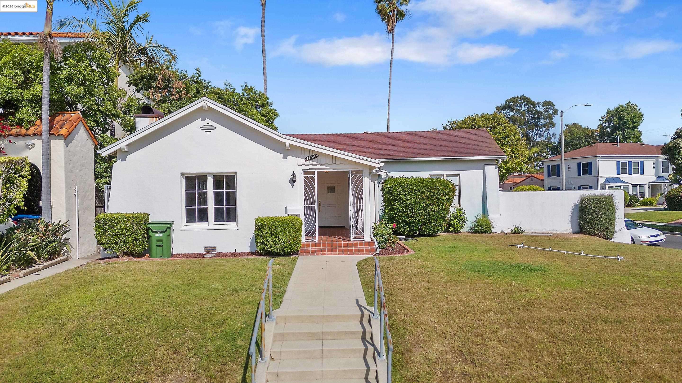 Los Angele, CA 90019,1136 S Ridgeley