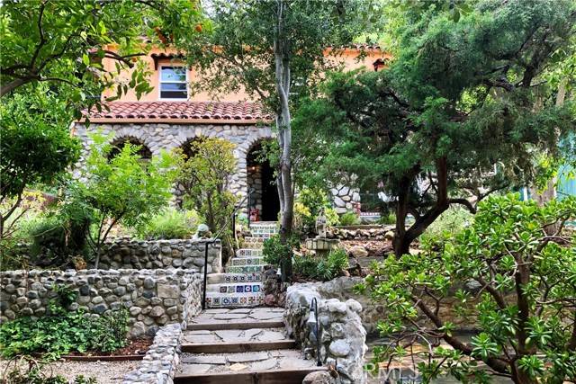 Studio City, CA 91604,11022 Fruitland DR