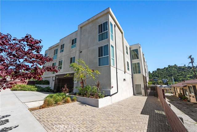 Tujunga, CA 91042,7064 Greeley St 103