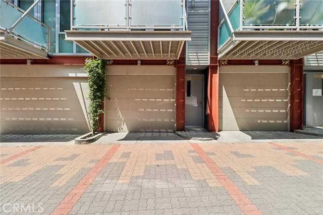 Los Angeles, CA 90068,3450 Cahuenga BLD 905