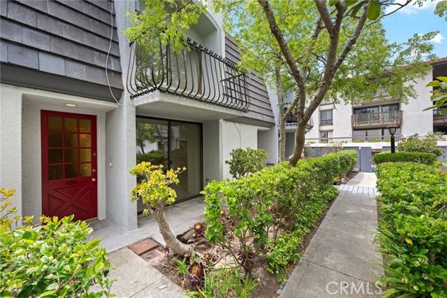 Playa Del Rey, CA 90293,8115 Redlands ST 105