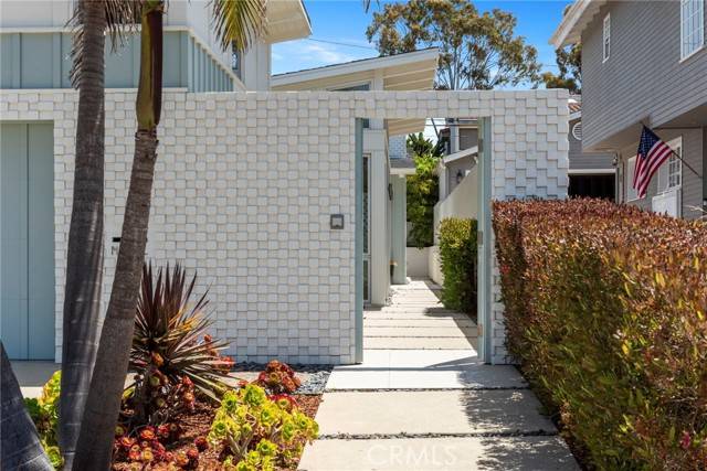 Manhattan Beach, CA 90266,2412 John ST
