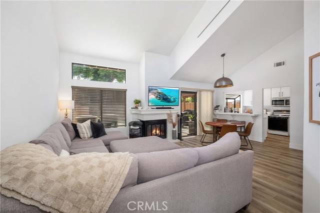 Placentia, CA 92870,1132 Santiago DR 11