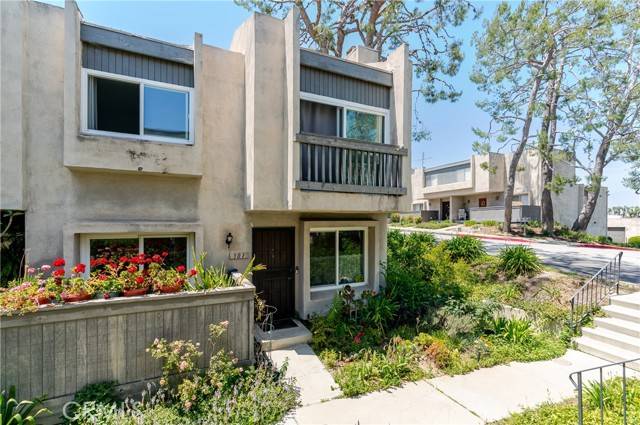 Montebello, CA 90640,301 Ridge Terrace LN