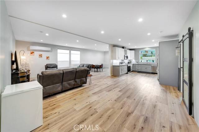 Agoura Hills, CA 91301,30473 Mulholland 196