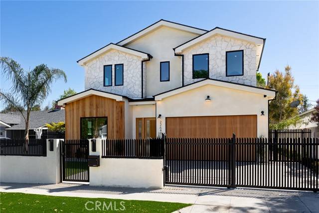 Woodland Hills, CA 91367,22640 Clarendon ST