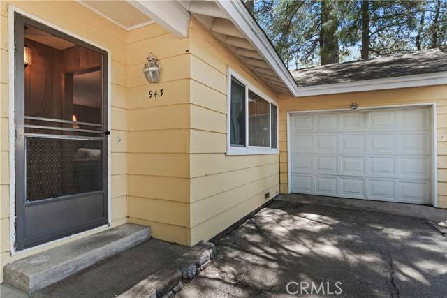 Lake Arrowhead, CA 92352,943 Meadowbrook RD