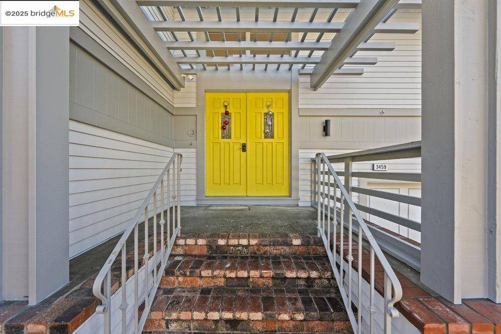 Hayward, CA 94542,3459 Pinewood Dr