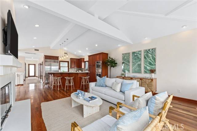 Manhattan Beach, CA 90266,721 12th ST