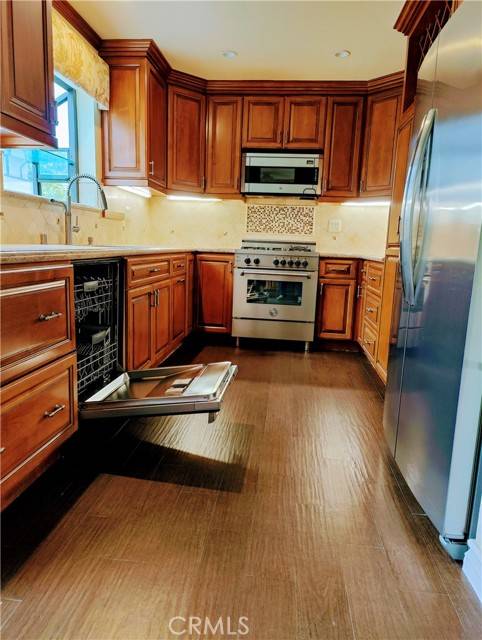 Woodland Hills, CA 91367,21820 Marylee Street 222