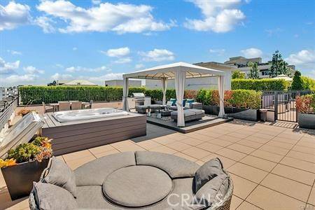 Beverly Hills, CA 90210,432 N OAKHURST 503