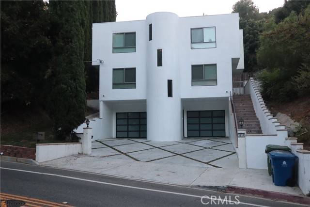 Sherman Oaks, CA 91423,3921 Beverly Glen BLD