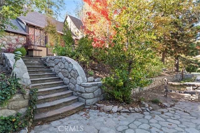 Lake Arrowhead, CA 92352,27625 High Knoll RD