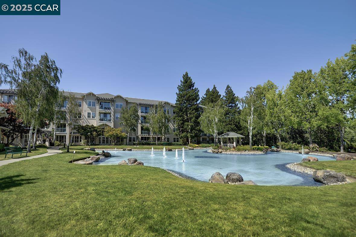 Walnut Creek, CA 94595,1840 Tice Creek Dr 2323