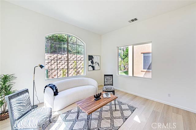 Valencia, CA 91381,27273 Baviera WAY