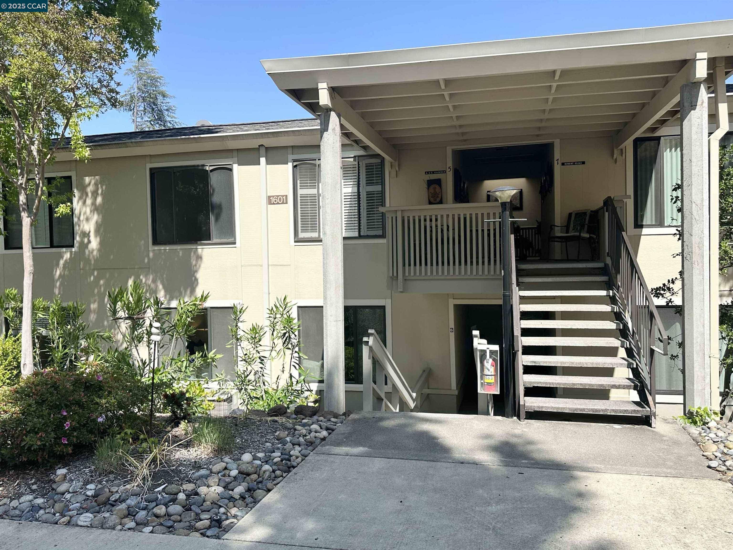 Walnut Creek, CA 94595,1601 Oakmont Dr 5